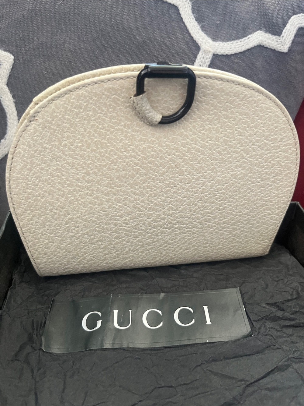 Gucci vtg half moon shape Cream Pebbled Leather Dome wallet with Black Hardware
